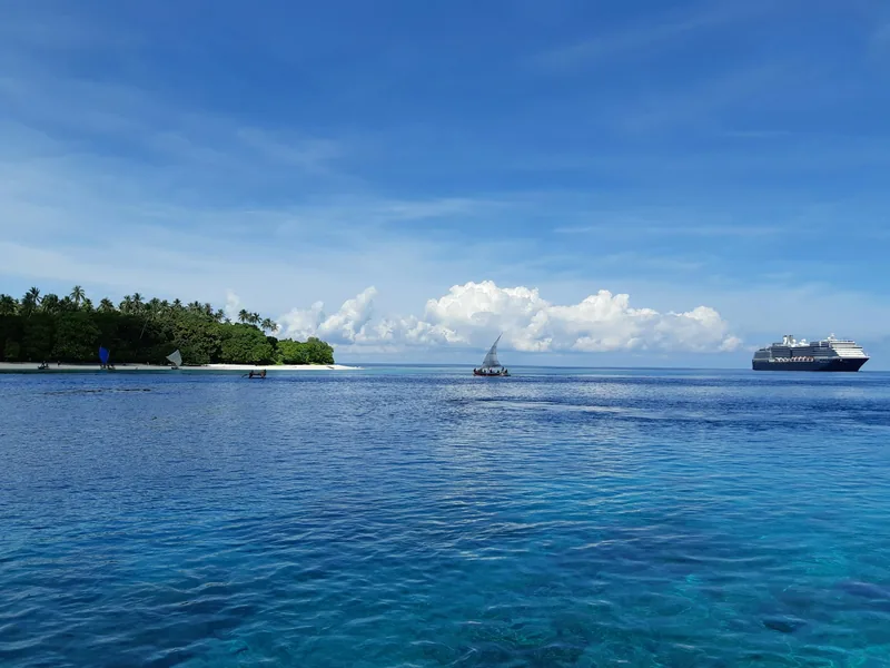 Tradycyjna łódź żaglowa na lagunie, Papua Nowa Gwinea