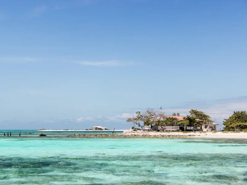 Domek na plaży w archipelagu Los Roques, Wenezuela