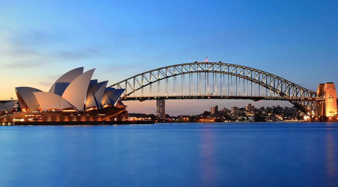 Opera i Harbour Bridge po zmroku