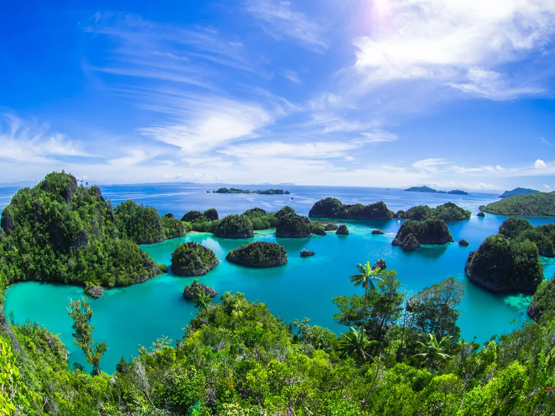 Wyspy krasowe Raja Ampat z punktu widokowego
